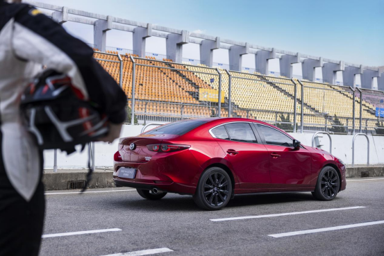 长安马自达2023超级驾趣学院开营“最美弯道王”次世代MAZDA3昂克赛拉“尽擎”驰骋珠海赛道980.png