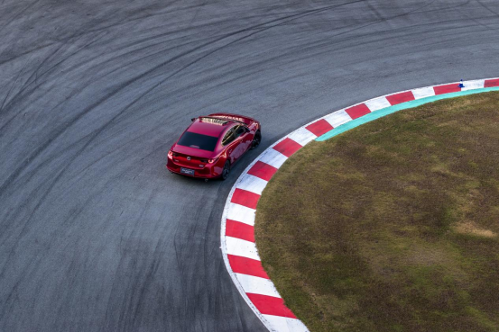 长安马自达2023超级驾趣学院开营“最美弯道王”次世代MAZDA3昂克赛拉“尽擎”驰骋珠海赛道1406.png