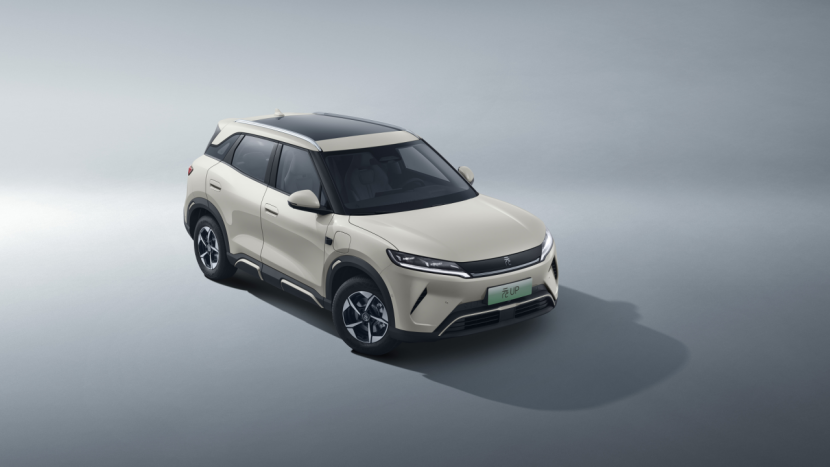 【新闻稿】致敬全球150万份热爱，元UP加推301KM领航型，售价7.48万元1124.png