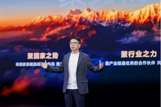 【新闻稿】限时先享价17.36万元起 2026款东风奕派eπ008六座版焕新上市 - 0801v8683.png