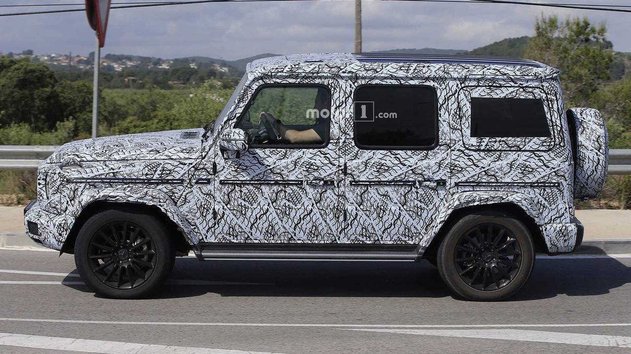 2018-mercedes-g-class-spy-photo (2).jpg