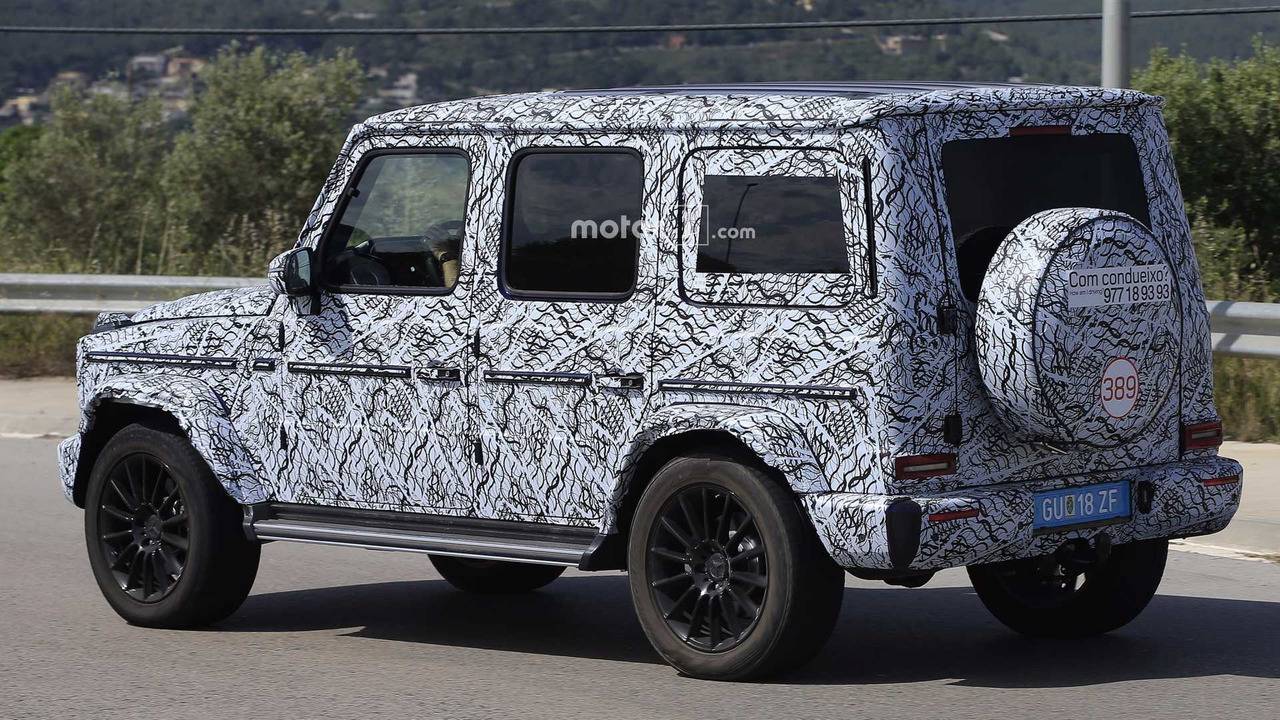 2018-mercedes-g-class-spy-photo (1).jpg