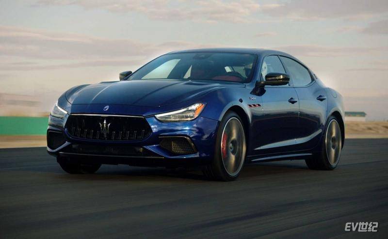 2021-maserati-ghibli-trofeo-exterior-front-quarter-on-track.jpg