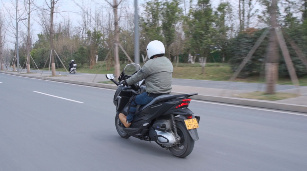 试驾本田wingnss350老骑士才懂大踏板的好
