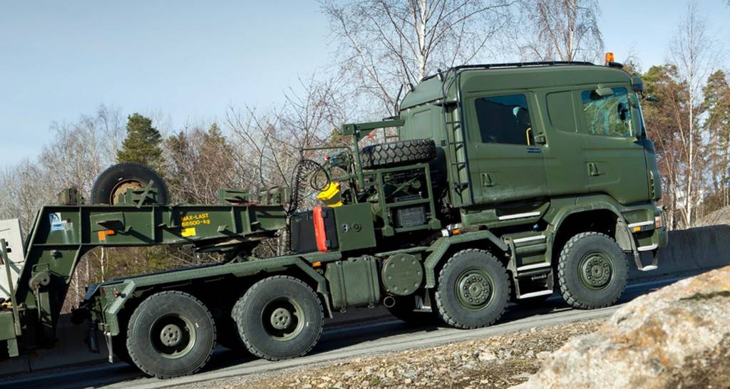 730马力的斯堪尼亚r730 8×8重型军用卡车 尽显霸气风